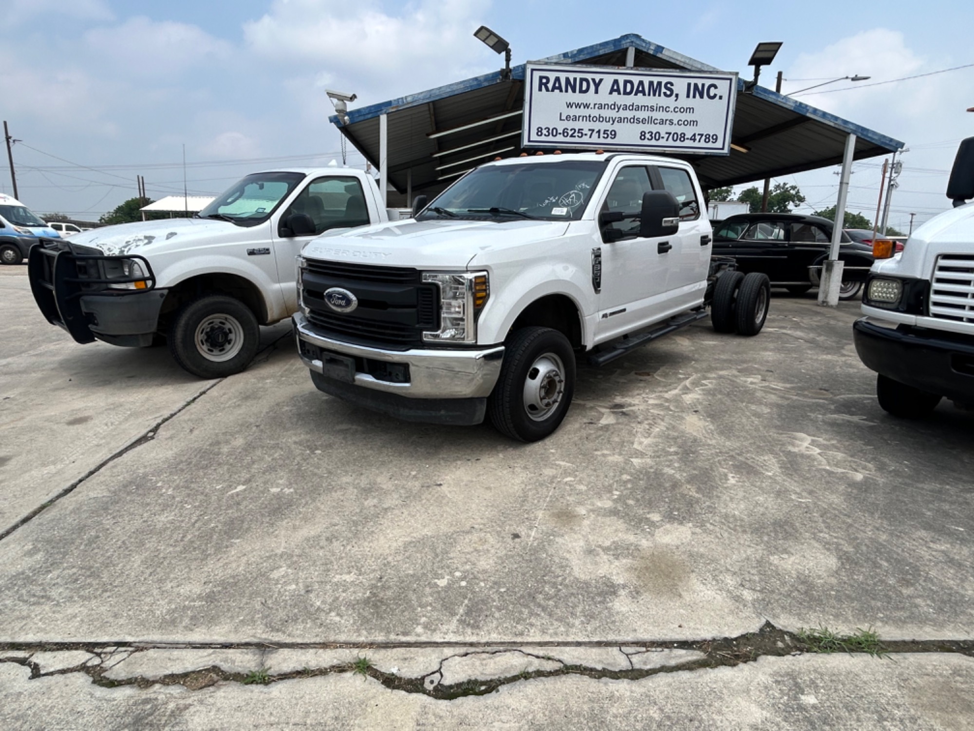 photo of 2019 Ford F-350 SD XL Crew Cab Long Bed DRW 4WD
